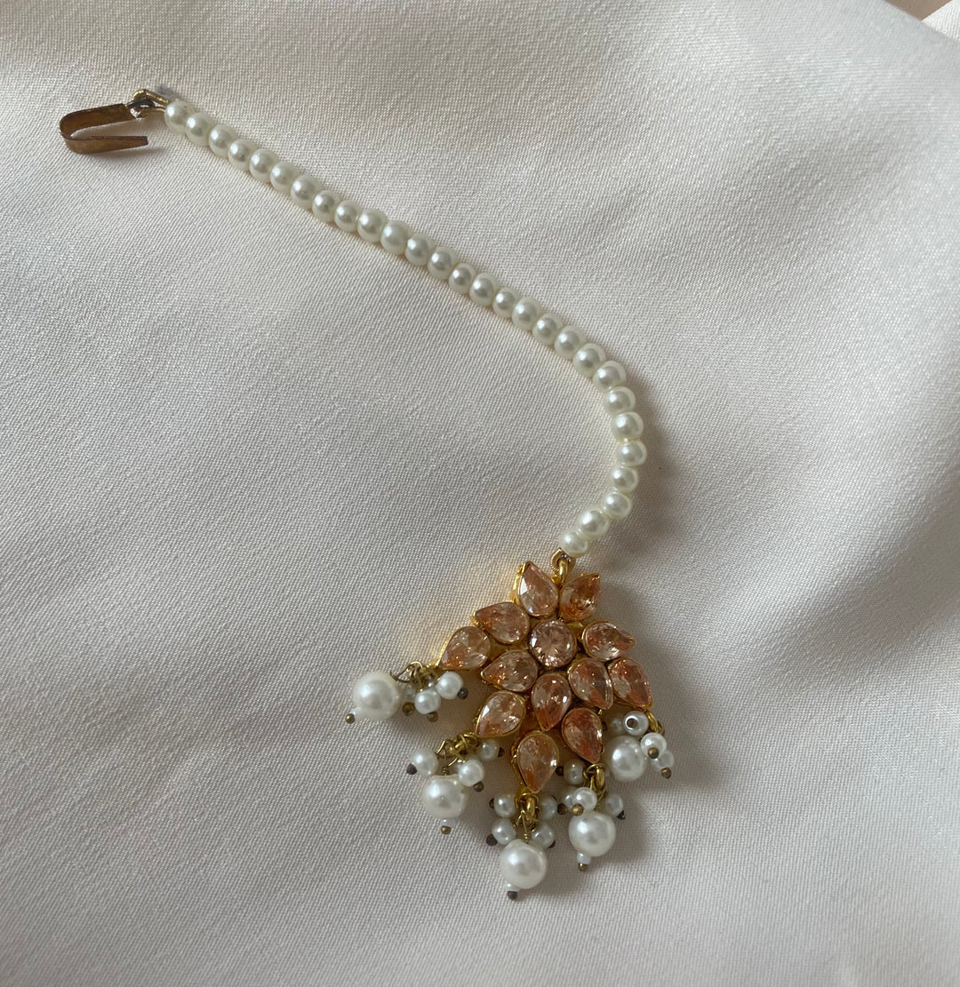 Gold and pearl tikka