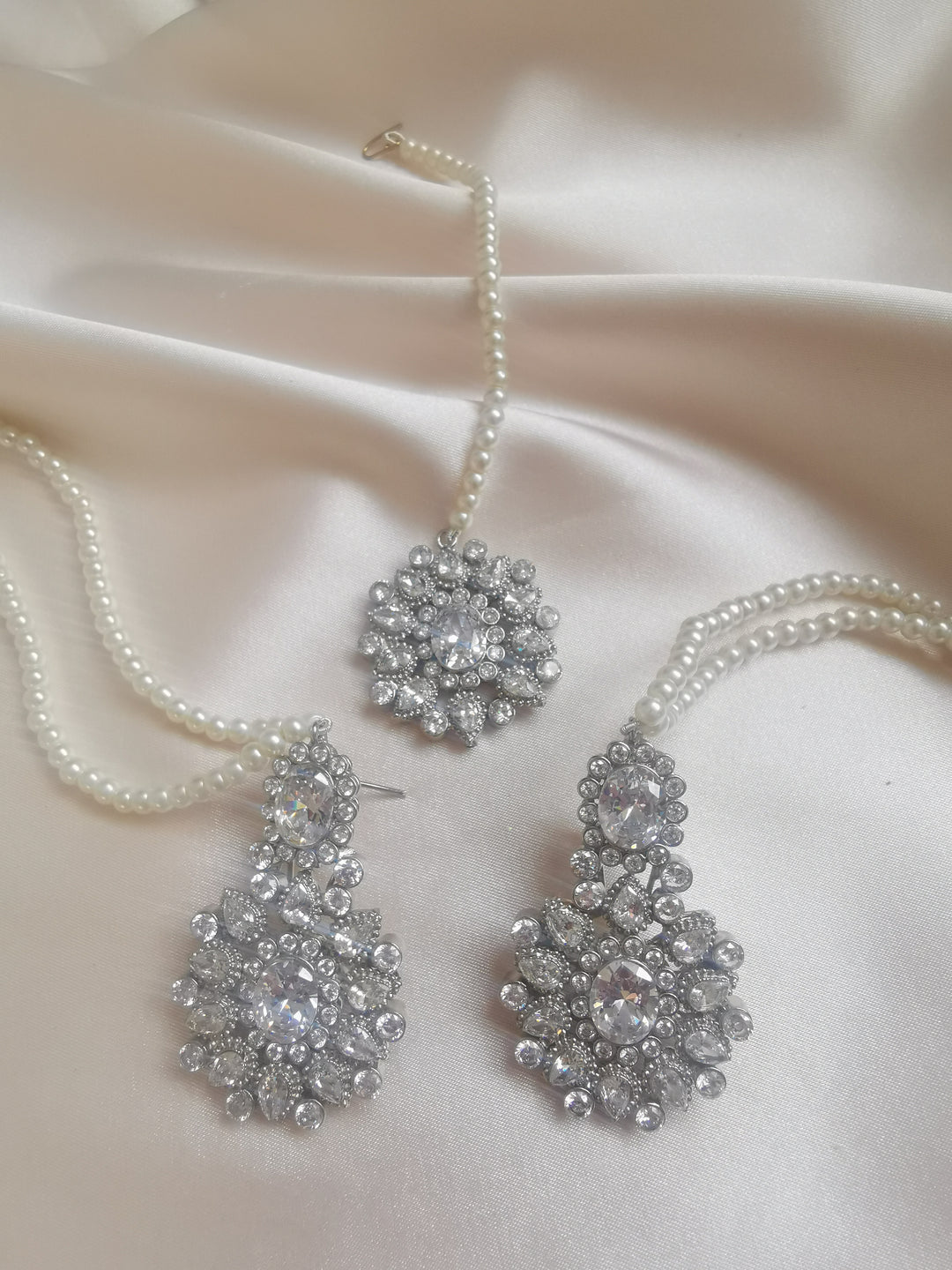 Silver pearl tikka set