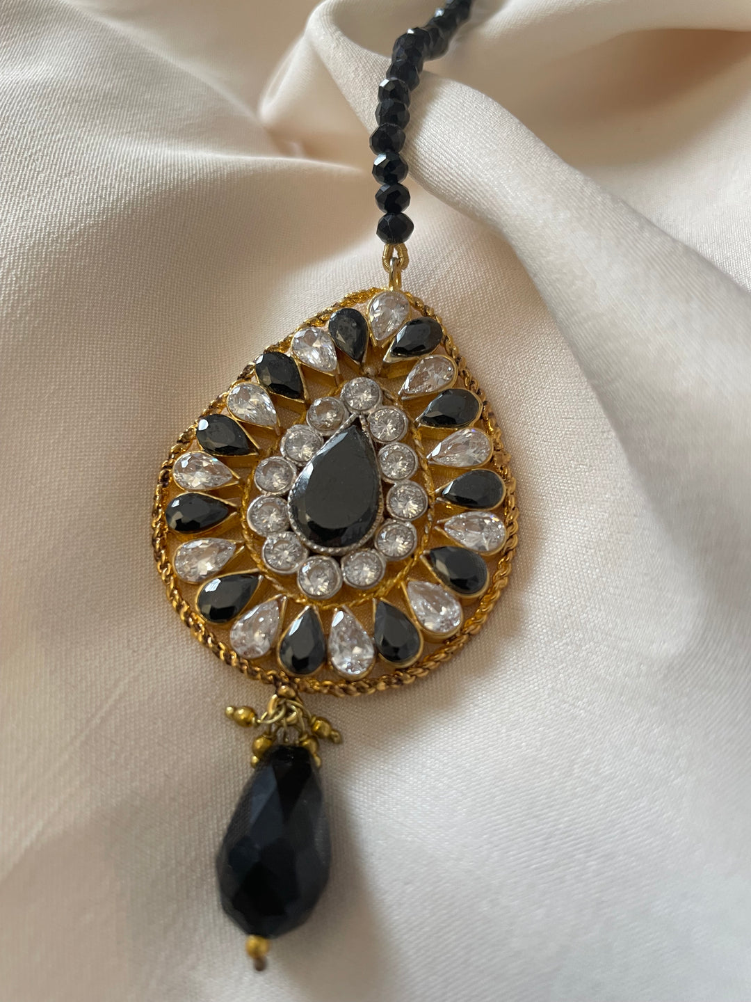Black & gold tikka