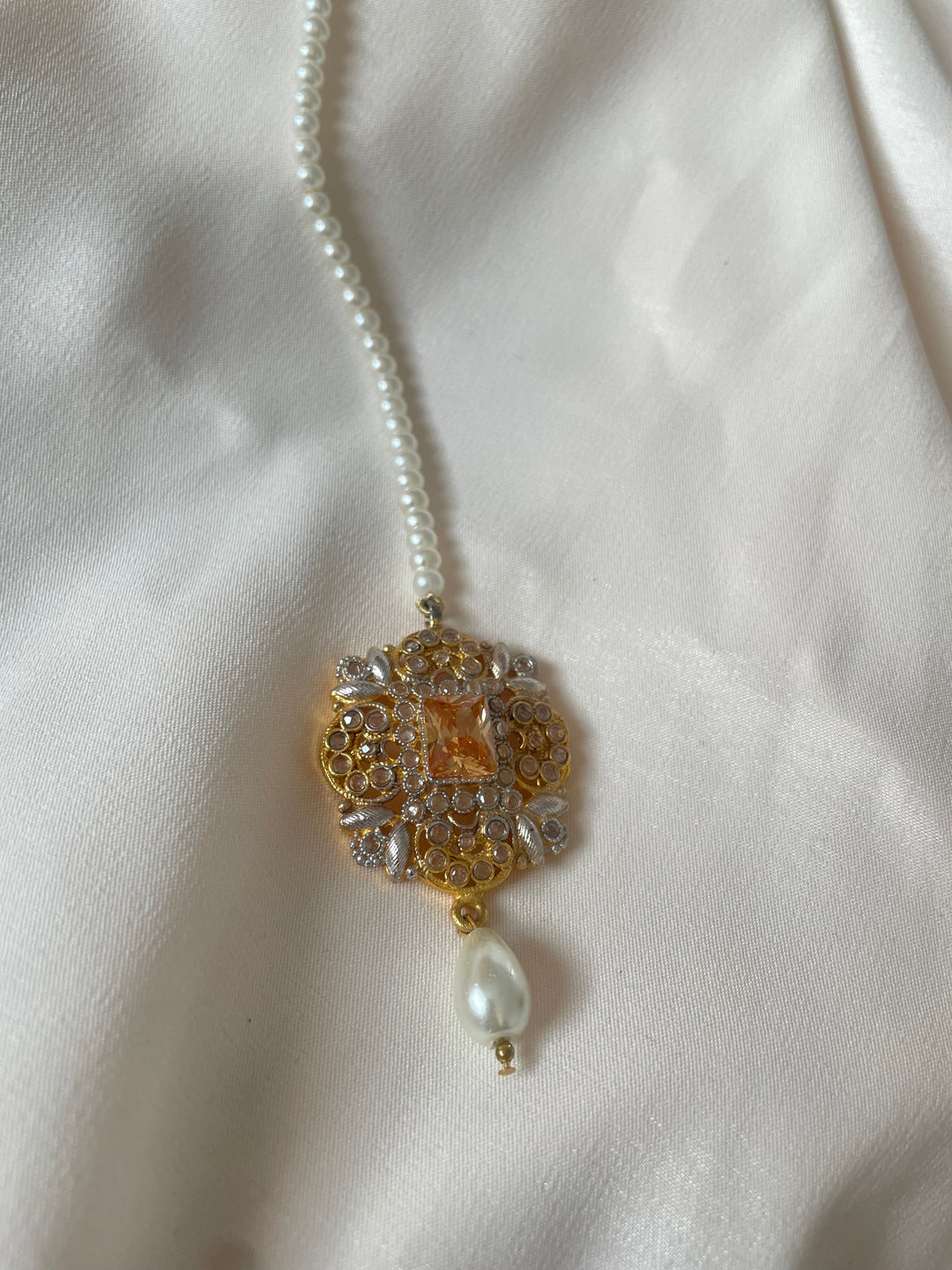 Gold and pearl tikka