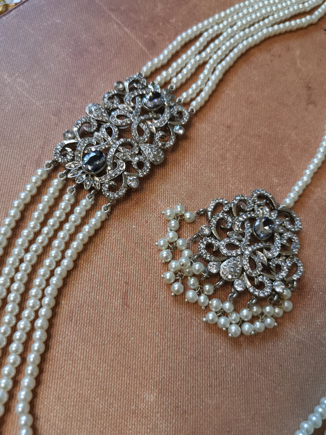 Pearl and silver necklace set