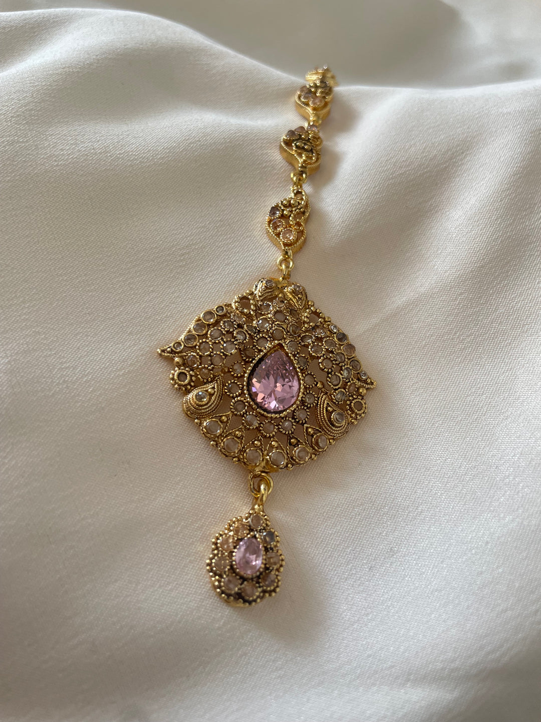 Gold & pink tikka