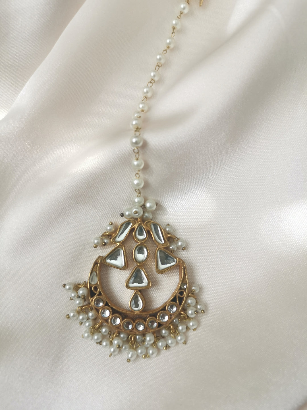 Kundan style pearl tikka