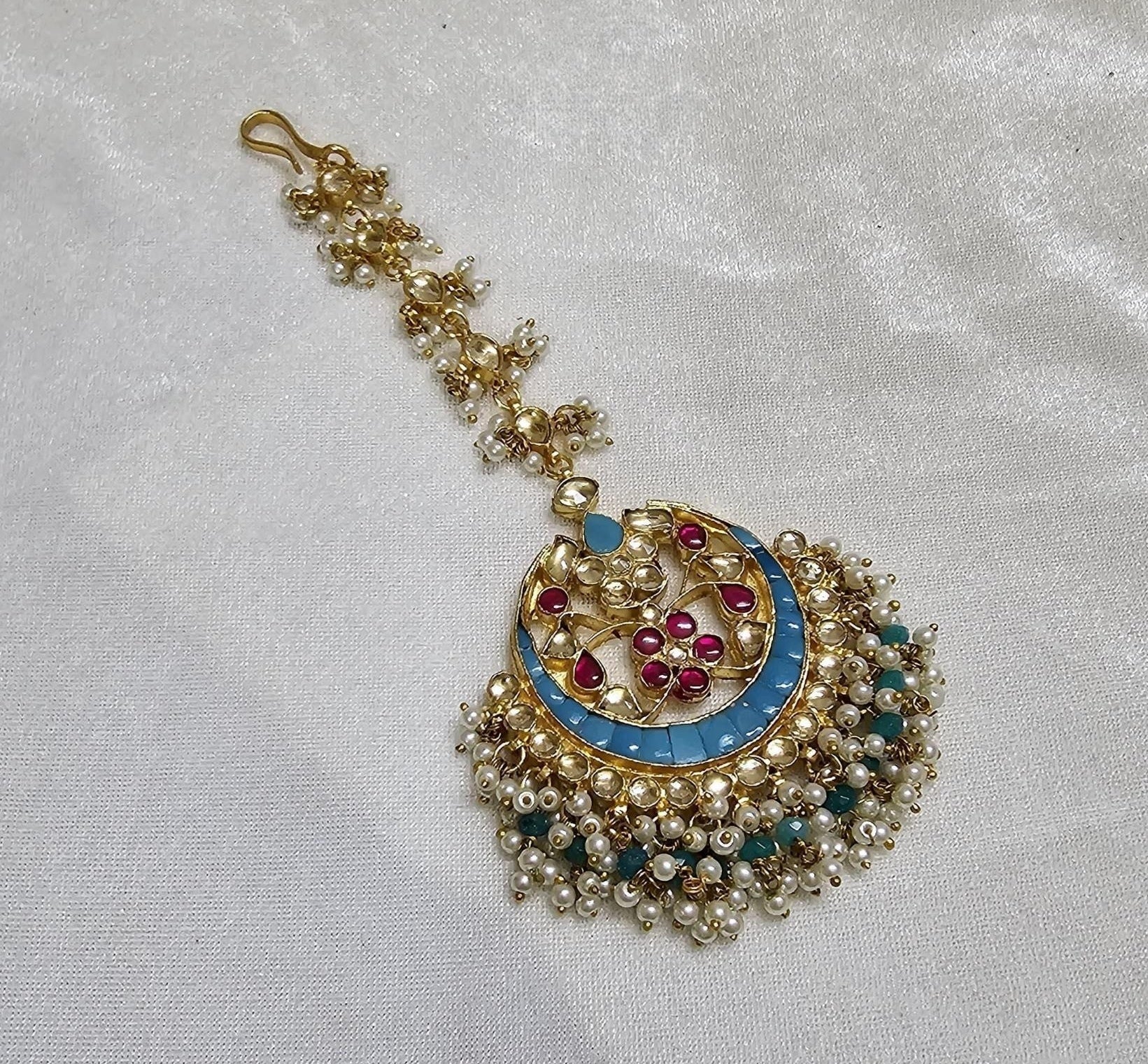 Indian kundan tikka with pearl detailing